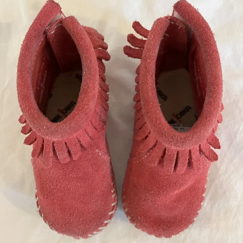 Minnetonka Pink Hook & Loop Back Flap Leather moccasin Bootie Sz 4 Infant